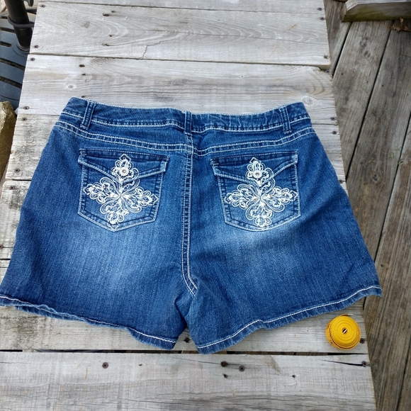 Cato Jean shorts blue bling 4 Pockets zip size 18 - Picture 5 of 9